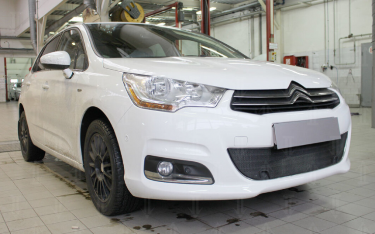 Защита радиатора "Standart" Citroen C4 (2010-2015) под парктроник, чёрная купить недорого с доставкой в Апатиты